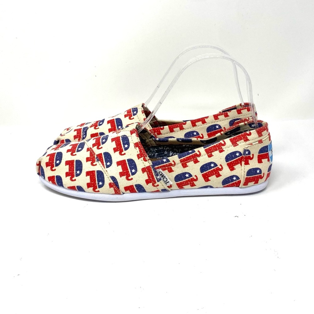 NEW Toms